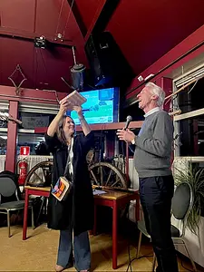 14. Harry aanbieding kado Floor